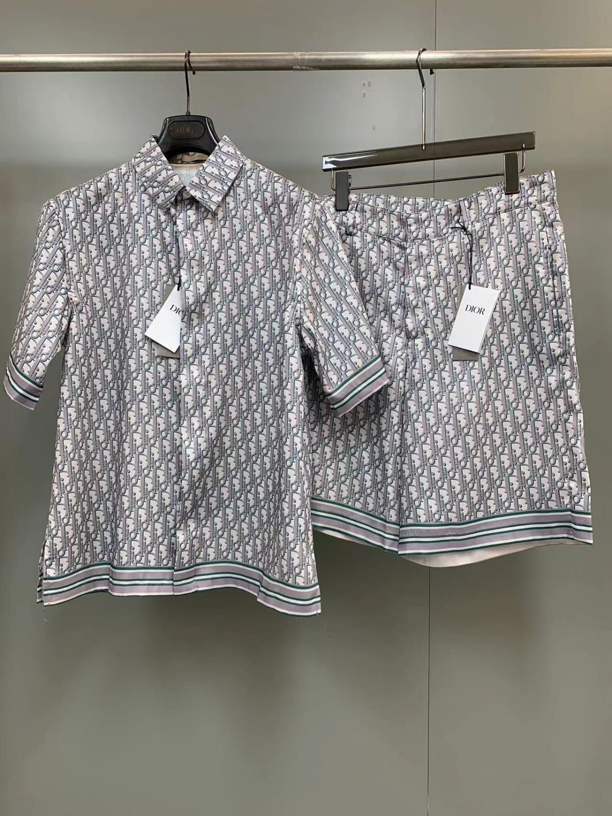 Ensemble short ( logo)